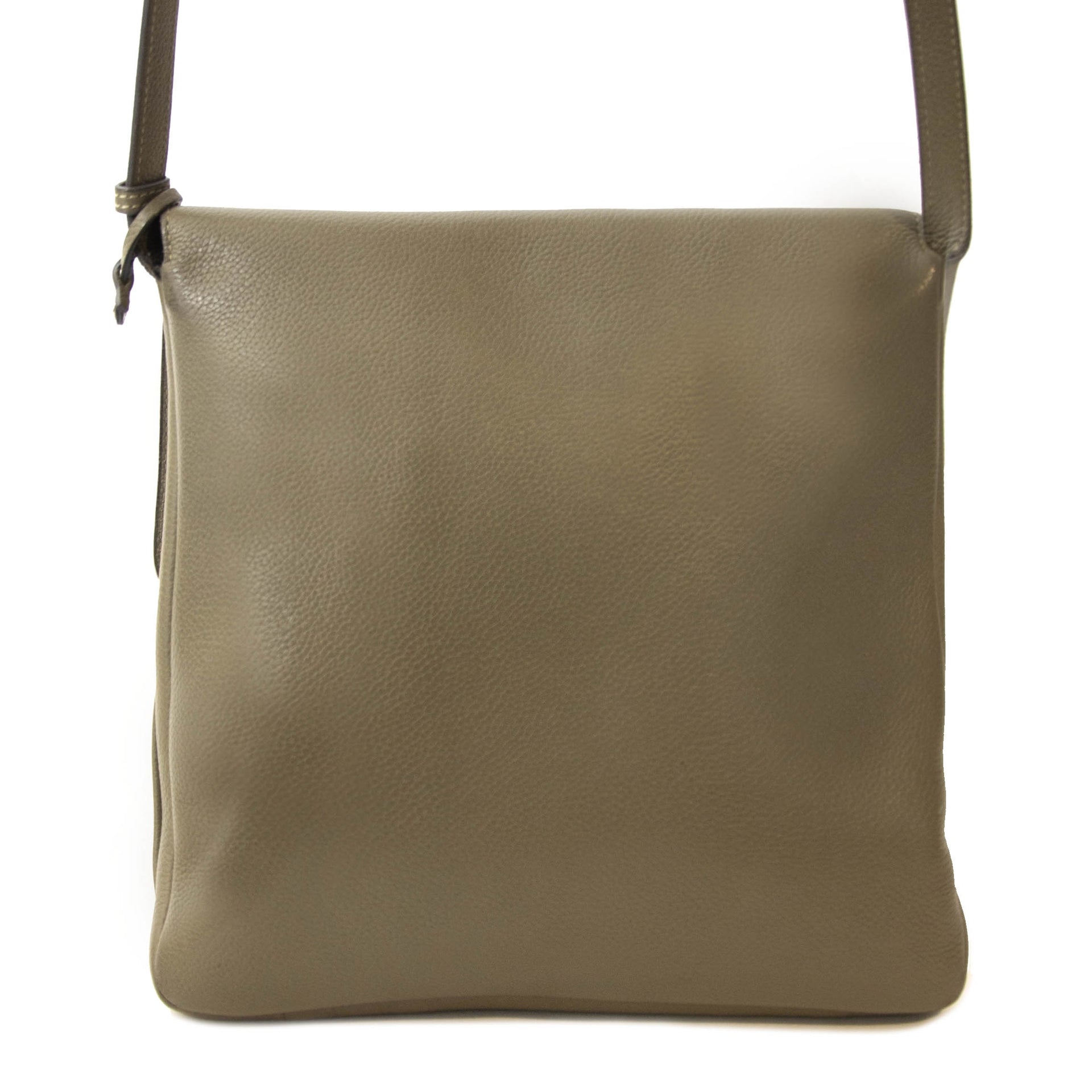 Vintage Delvaux handbags at Labellov. Safe online shopping at a fair price