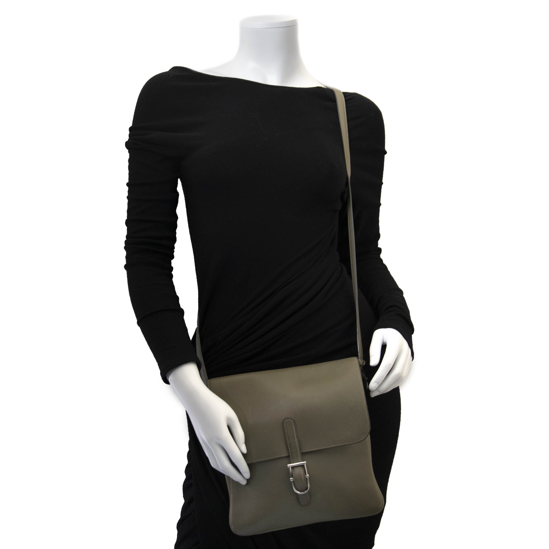 Secondhand Delvaux Kot crossbody at Labellov in Antwerp. Safe online webshop