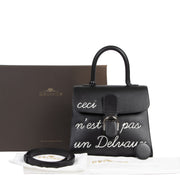 Buy authentic secondhand As New Delvaux L'Humour Brillant MM 'Ceci N'est Pas Un Delvaux' Limited Edition at the right price at LabelLOV vintage webshop. Safe and secure online shopping. Koop authentieke tweedehands VAs New Delvaux L'Humour Brillant MM 'Ce