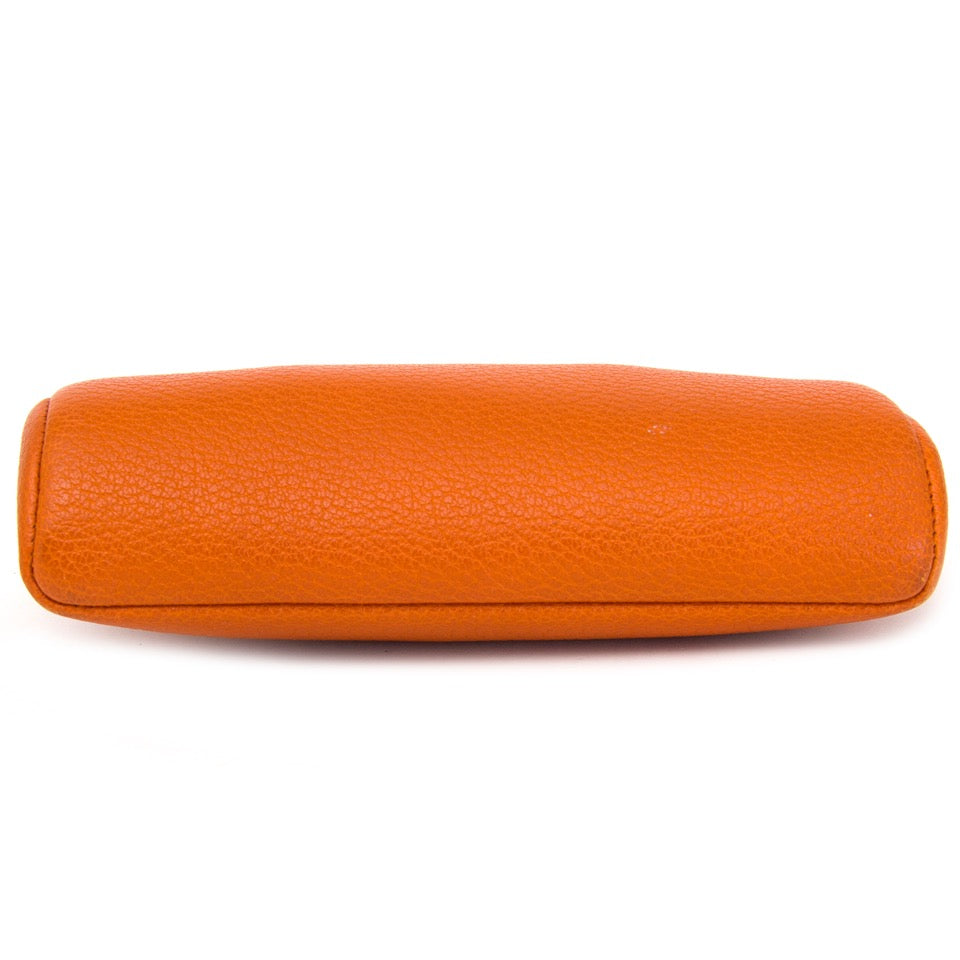 Buy Delaux Deux Orange Pochette, clutch at the right price at LabelLOV vintage webshop. Luxe, vintage, fashion. Safe and secure online shopping. Antwerp, Belgium.
