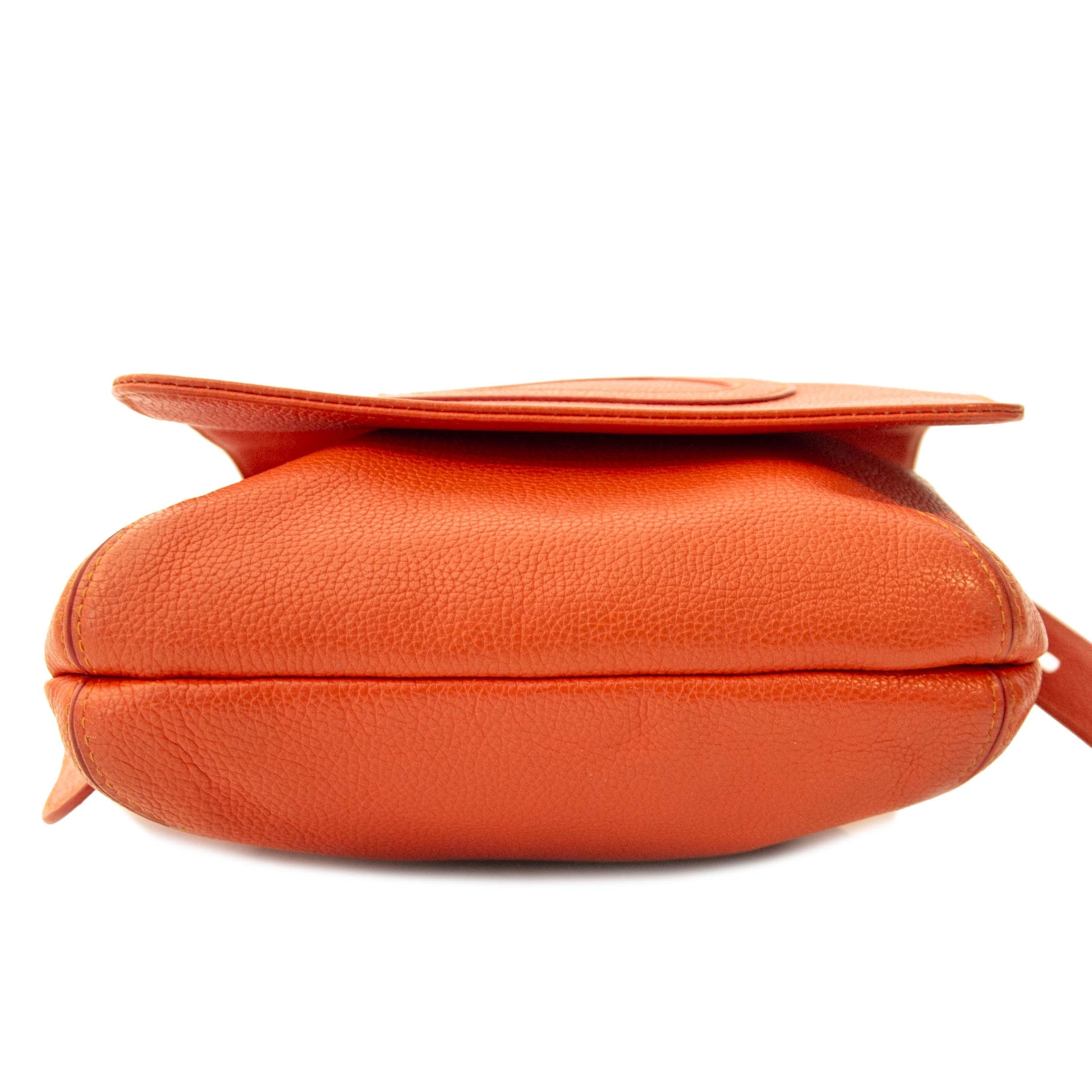 Delvaux Orange Louise Baudrier Cross Body Bag. Authentic secondhand delvaux louise baudrier bag orange leather. Right prices, safe online shopping at LabelLOV webshop. Luxury items, shopping in Antwerp. Fashion, Belgium.