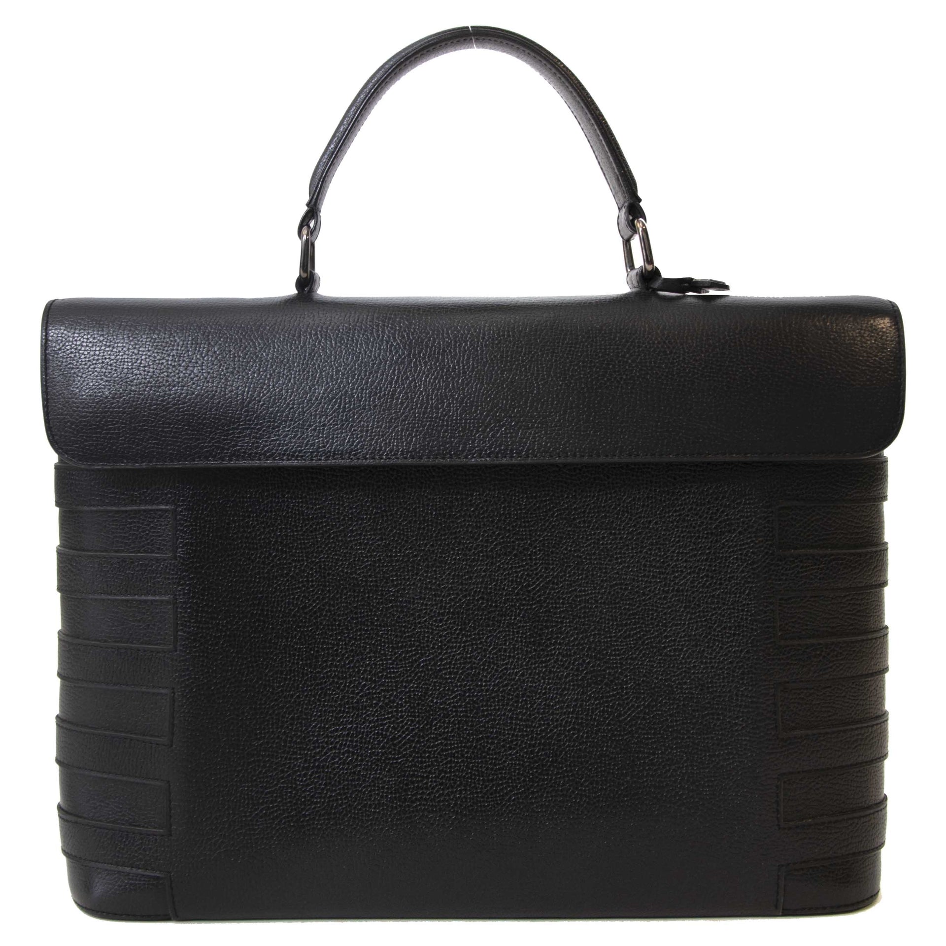 Buy authentic Delvaux bag at the right price at LabelLOV vintage webshop.