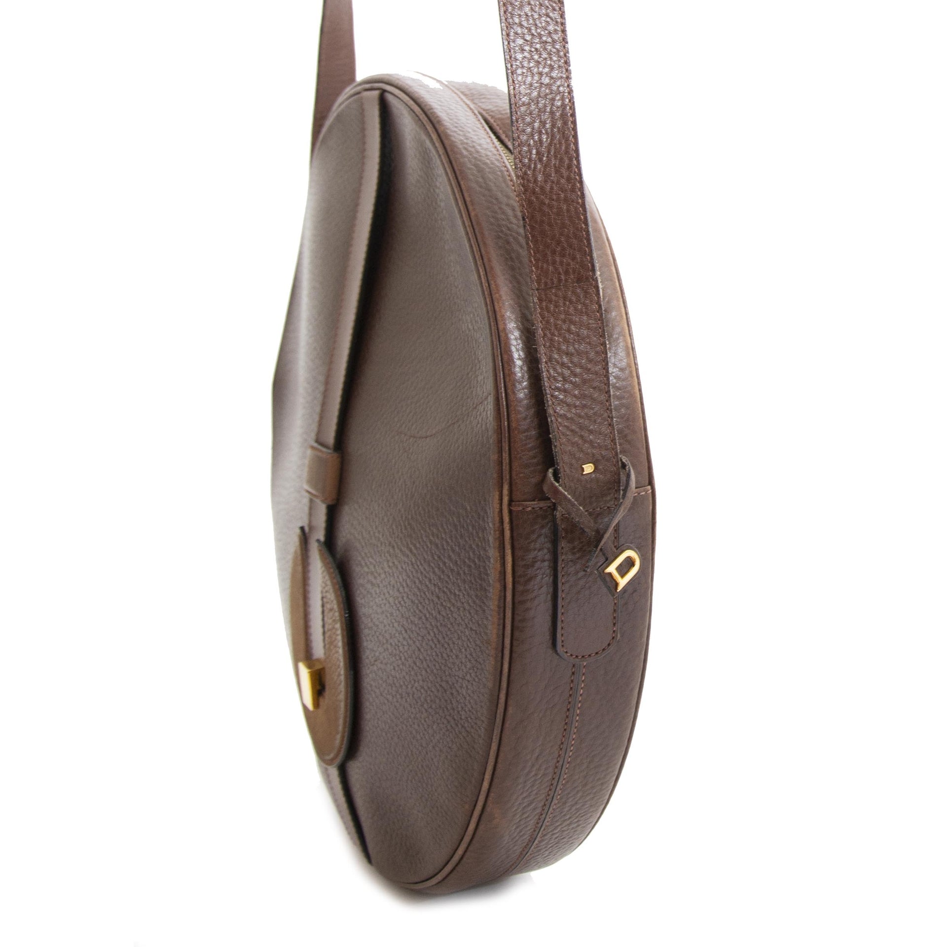 Delvaux Round Brown Leather Bag For the best price at LabelLov. Pour le meilleur prix à LabelLOV. Voor de beste prijs bij LabelLOV.