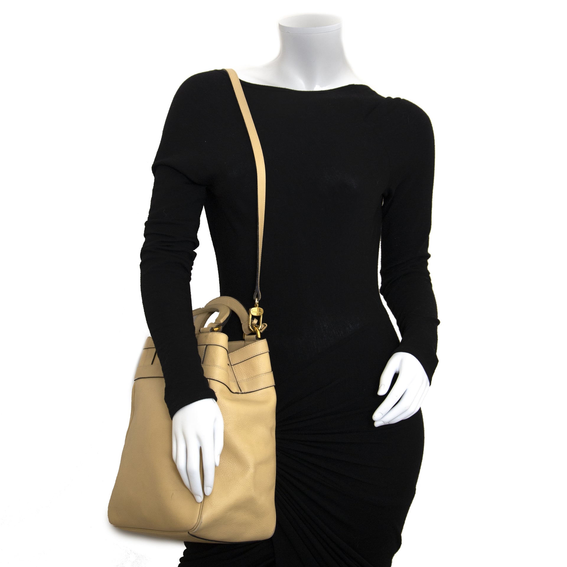 Bent u op zoek naar een authentiek exemplaar van de Delvaux Roseau Camel Bucket Bag?