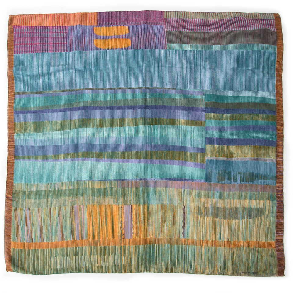 Buy authentic Delvaux scarf at the right price at LabelLOV vintage webshop. Luxe, vintage, fashion. Safe and secure online shopping. Antwerp, Belgium.