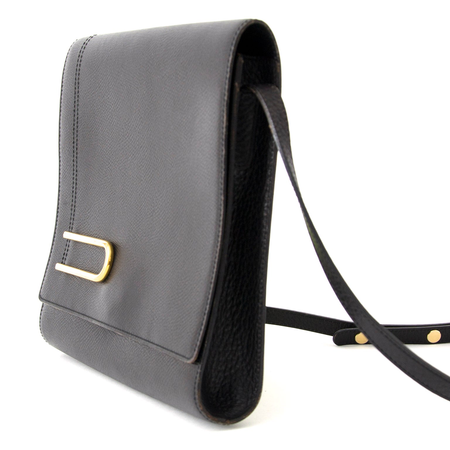 Buy authentic Delvaux bag at the right price at LabelLOV vintage webshop. Luxe, vintage, fashion. Safe and secure online shopping. Antwerp, Belgium.