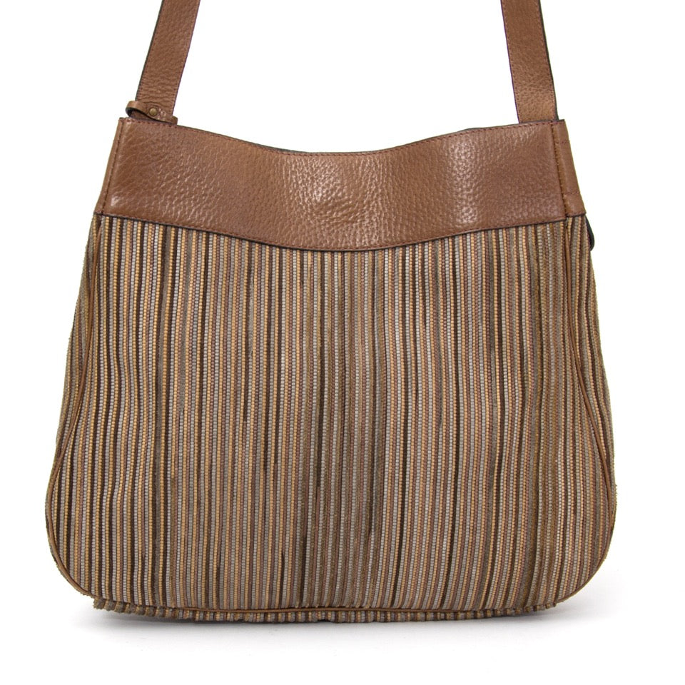 Buy Delvaux Toile de cuir shoulder bag at the right price at LabelLOV vintage webshop. Luxe, vintage, fashion. Safe and secure online shopping. Antwerp, Belgium.