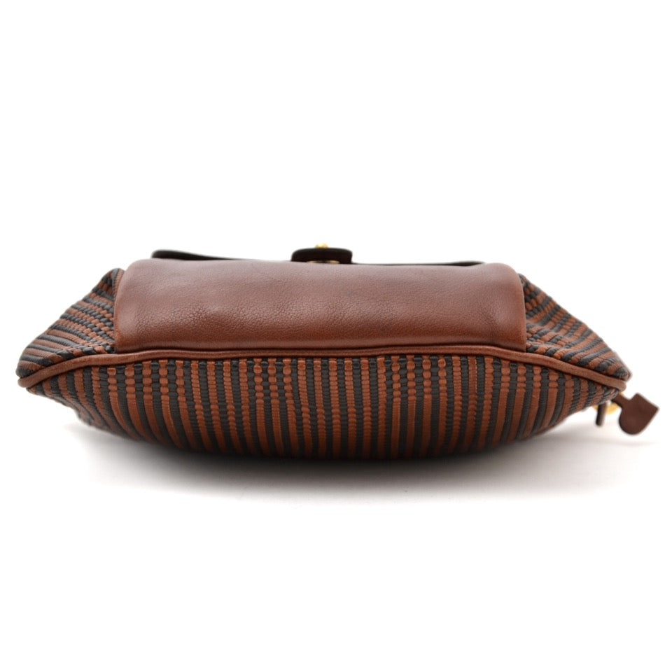 Looking for a secondhand designer handbag? Shop yours at Labellov.