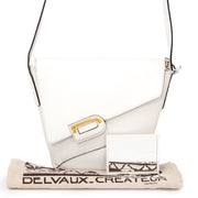 Buy DDelvaux White Shoulder bag at the right price at LabelLOV vintage webshop. Luxe, vintage, fashion. Safe and secure online shopping. Antwerp, Belgium.