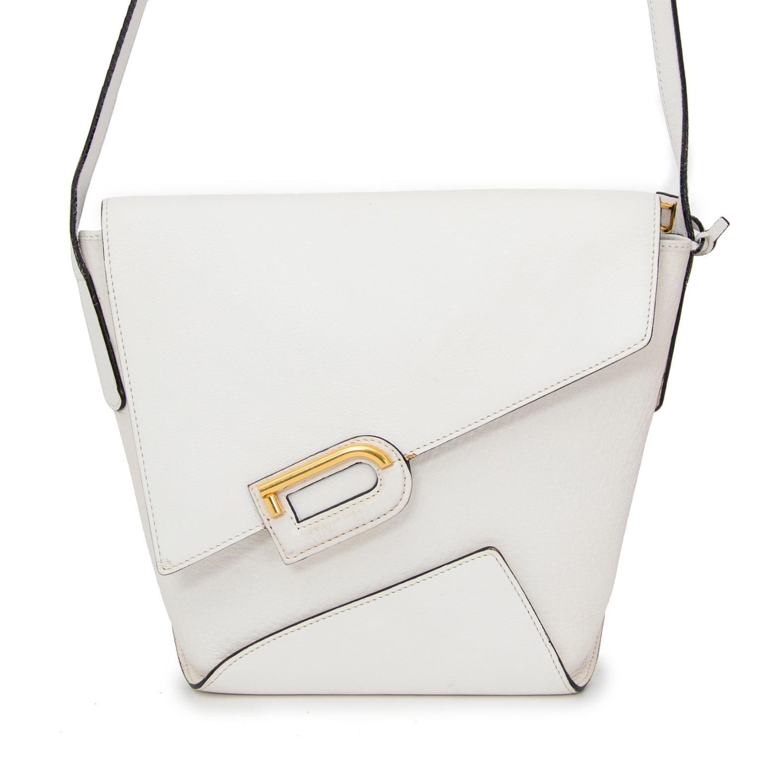 Authentieke Delvaux Witte shoudertas voor de juiste prijs bij LabelLOV vintage webshop. Delvaux White Shoulder bag. Veilig online winkelen. Luxe, vintage, mode. Antwerpen, België.