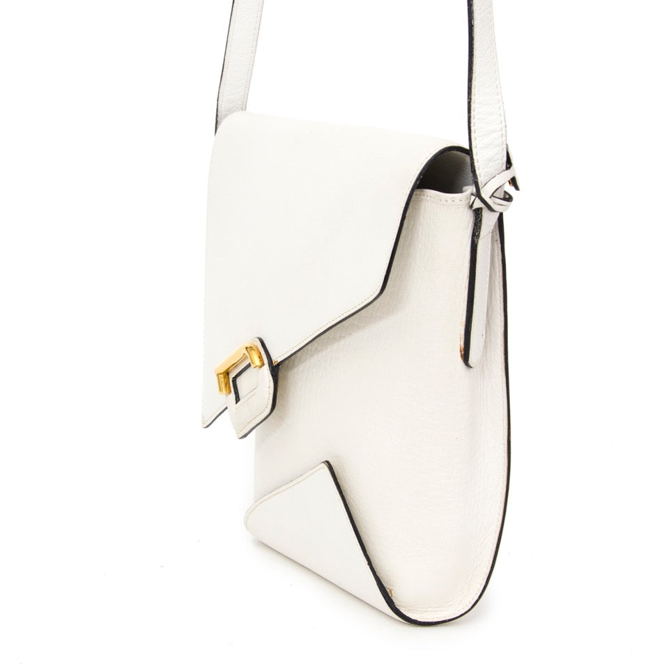Buy DDelvaux White Shoulder bag at the right price at LabelLOV vintage webshop. Luxe, vintage, fashion. Safe and secure online shopping. Antwerp, Belgium.