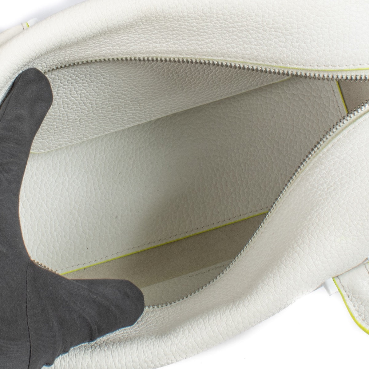 shop 100% authentic second hand Delvaux White Taurillon Soft Leather Cool Box MM on Labellov.com