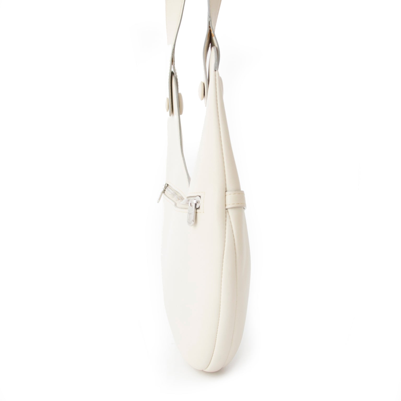 Buy authentic Delvaux Railway bag at the right price at LabelLOV vintage webshop. Luxe, vintage, fashion. Safe and secure online shopping. Antwerp, Belgium.