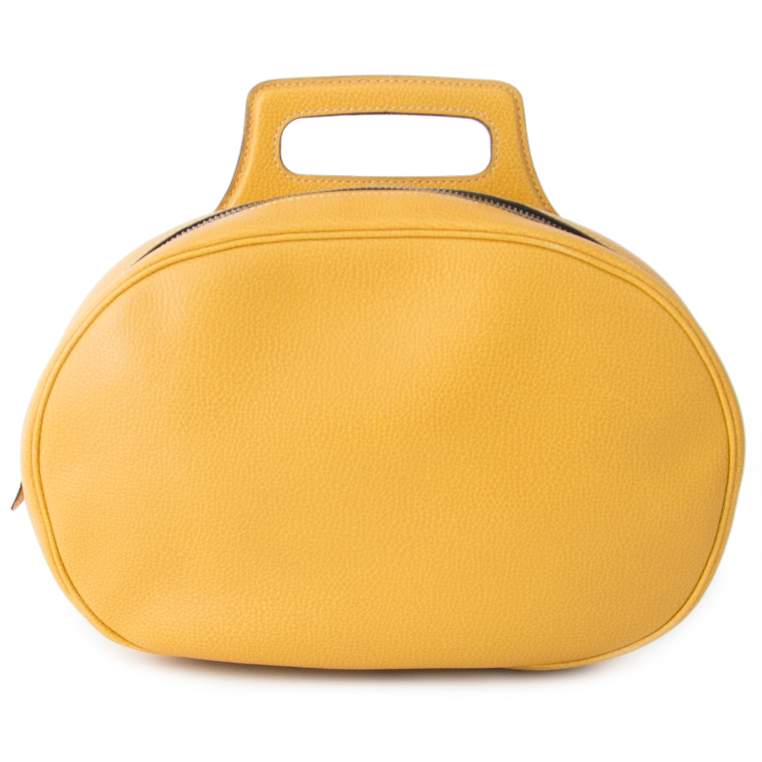 Buy authentic Delvaux backpack at the right price at LabelLOV vintage webshop. Luxe, vintage, fashion. Safe and secure online shopping. Antwerp, Belgium.