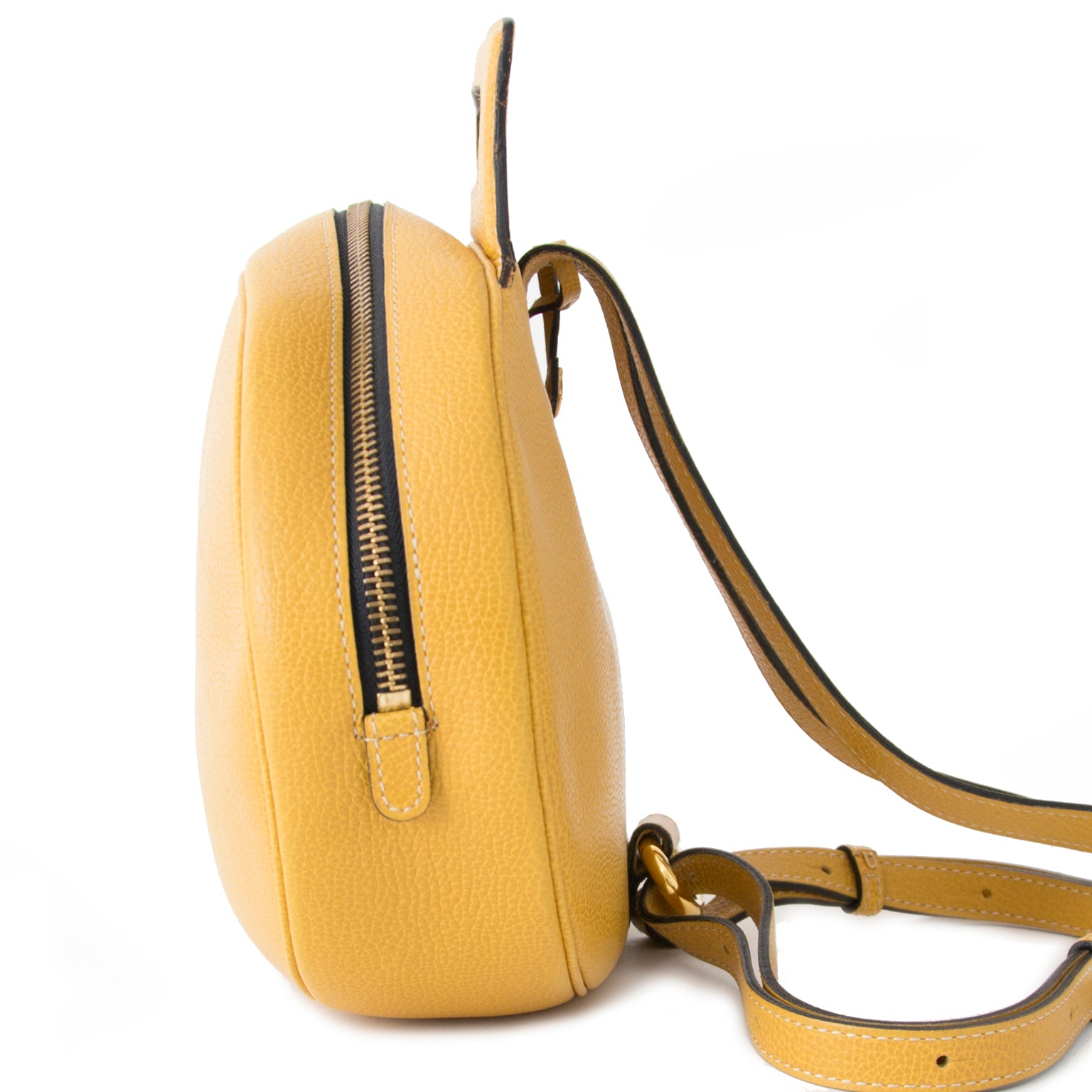 Buy authentic Delvaux backpack at the right price at LabelLOV vintage webshop. Luxe, vintage, fashion. Safe and secure online shopping. Antwerp, Belgium.