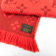 Vintage Louis Vuitton Corail Logomania Scarf for the best price at Labellov webshop. Safe and secure online shopping with 100% authenticity. Vintage Louis Vuitton Corail Logomania écharpe pour le meilleur prix.
