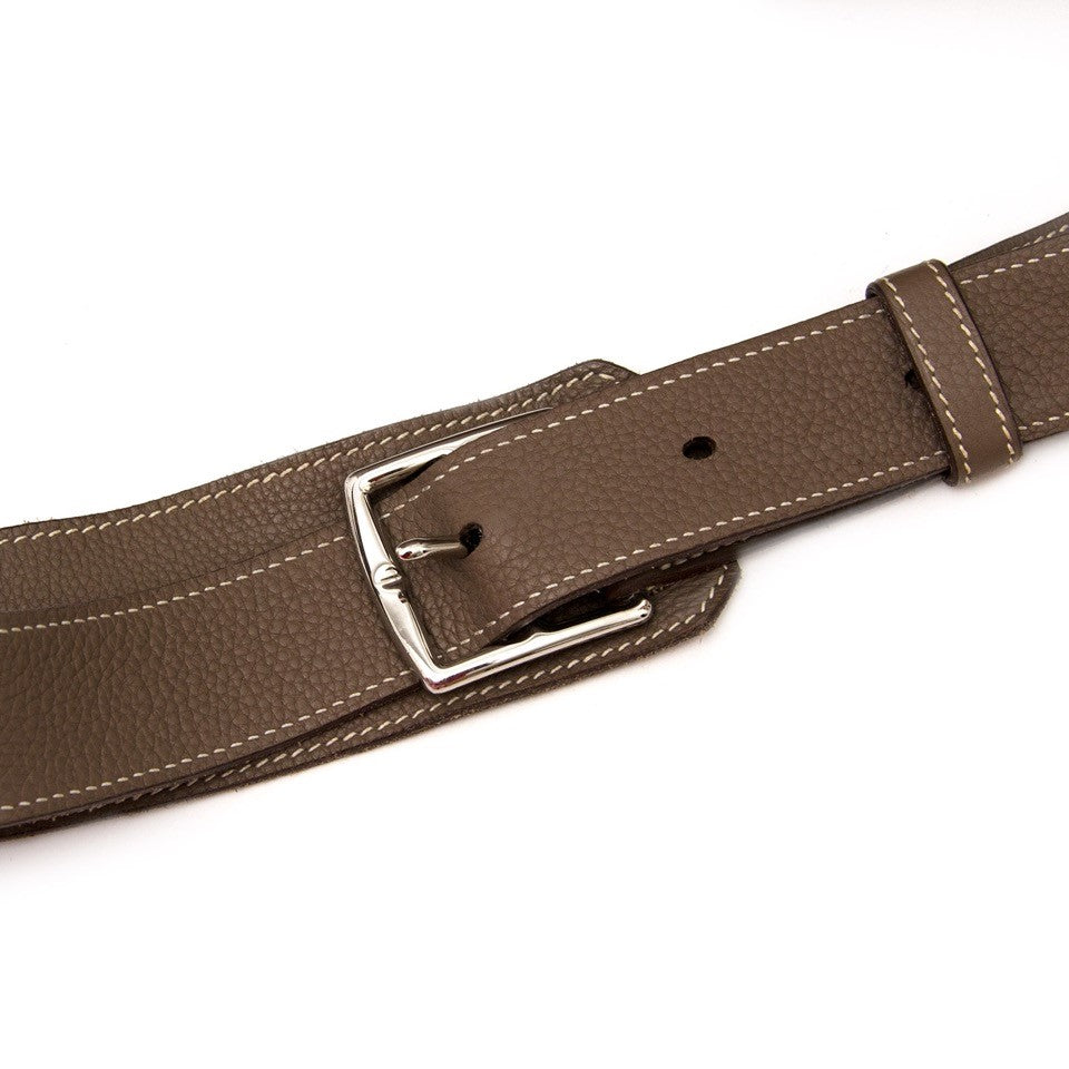 Vintage Hermès Taupe Jypsiere for the best price at Labellov webshop. Safe and secure online shopping with 100% authenticity. Vintage Hermès Taupe Jypsiere pour le meilleur prix.
