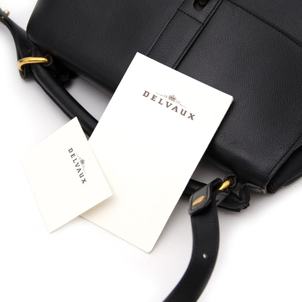 Vintage Delvaux 'Gin Fizz' Jumping bag for the best price at Labellov webshop. Safe and secure online shopping with 100% authenticity. Vintage Delvaux 'Gin Fizz' Jumping sac à epaule pour le meilleur prix.