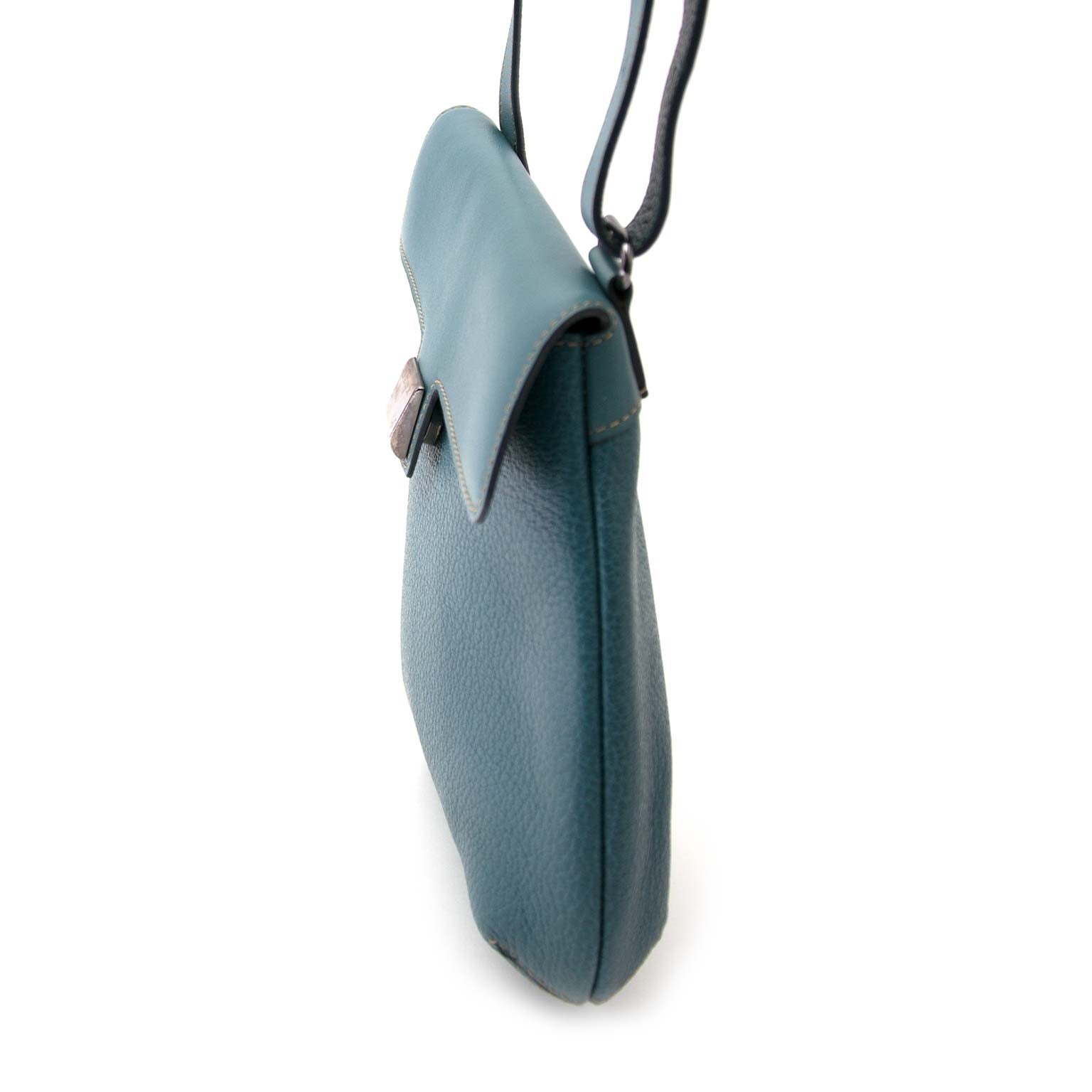 Delvaux Cyan Caviar Leather Crossbody Satchel Buy authentic designer Delvaux secondhand bags at Labellov at the best price. Safe and secure shopping. Koop tweedehands authentieke Delvaux tassen bij designer webwinkel labellov.