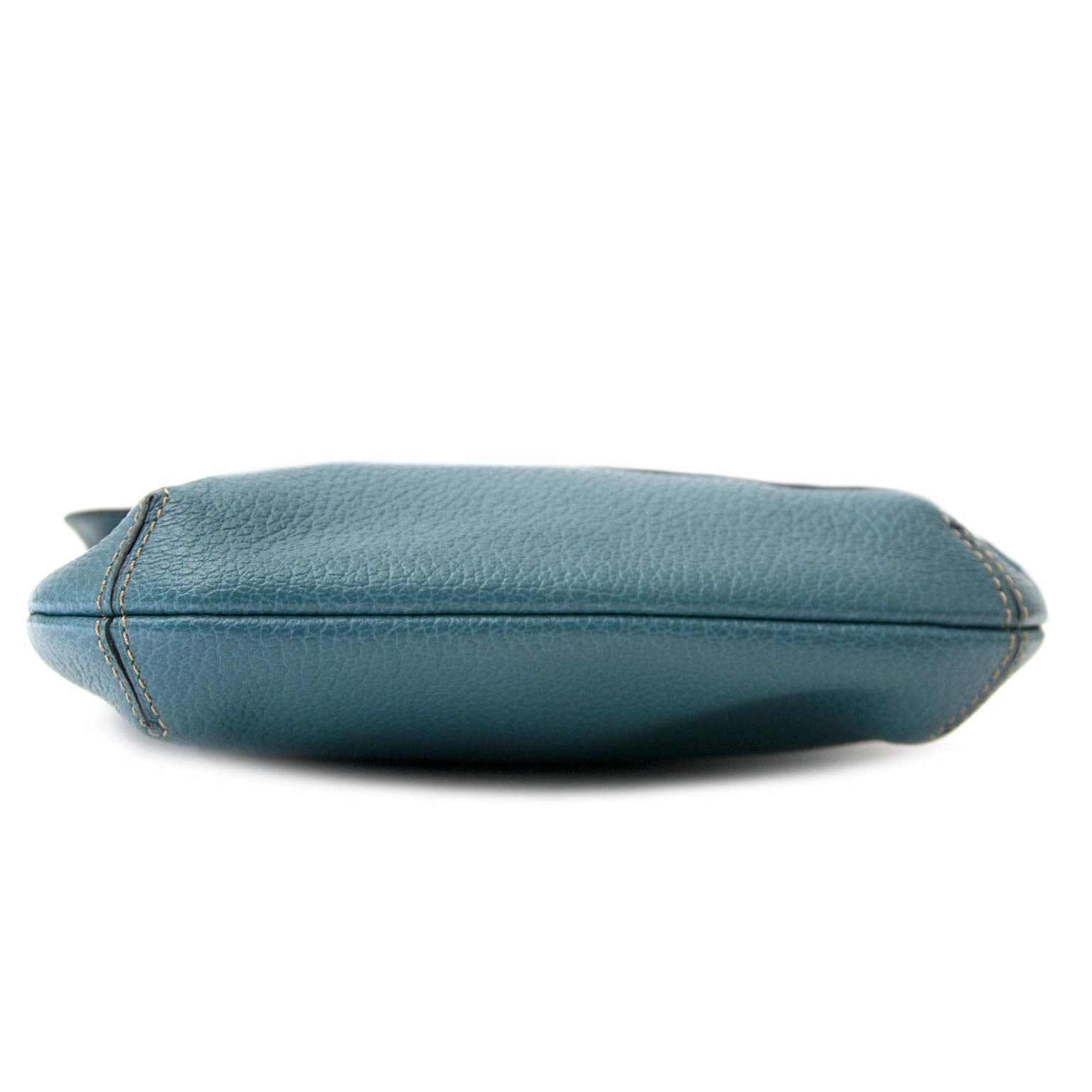 Delvaux Cyan Caviar Leather Crossbody Satchel Buy authentic designer Delvaux secondhand bags at Labellov at the best price. Safe and secure shopping. Koop tweedehands authentieke Delvaux tassen bij designer webwinkel labellov.