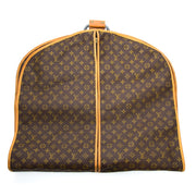 Vintage Louis Vuitton Garment cover bag for the best price at Labellov webshop. Safe and secure online shopping with 100% authenticity. Vintage Louis Vuitton couvre-vètements sac pour le meilleur prix.