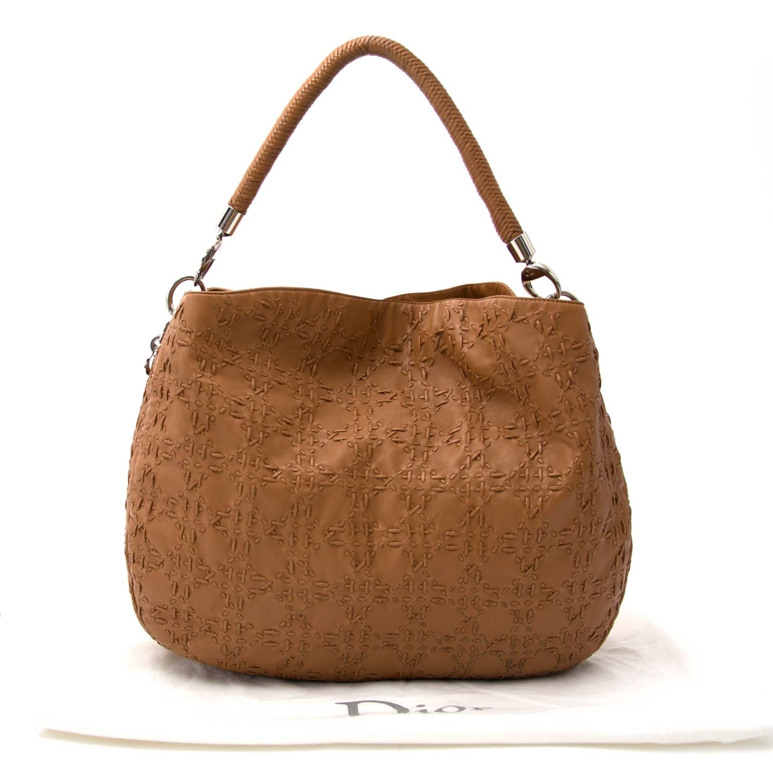 Dior Cognac Leather Shoulder Bag Buy authentic designer Dior secondhand bags at Labellov at the best price. Safe and secure shopping. Koop tweedehands authentieke Dior tassen bij designer webwinkel labellov.