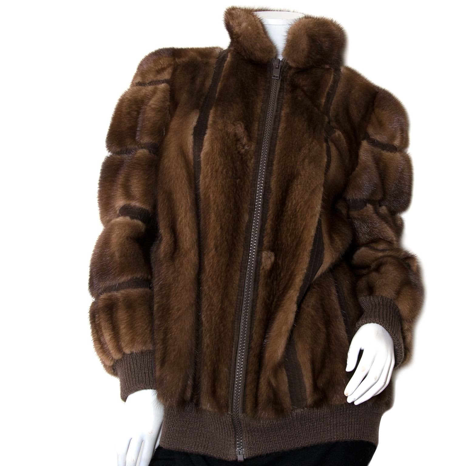 koop Christian Dior Fur Bomber Jacket bij labellov aan de beste prijs