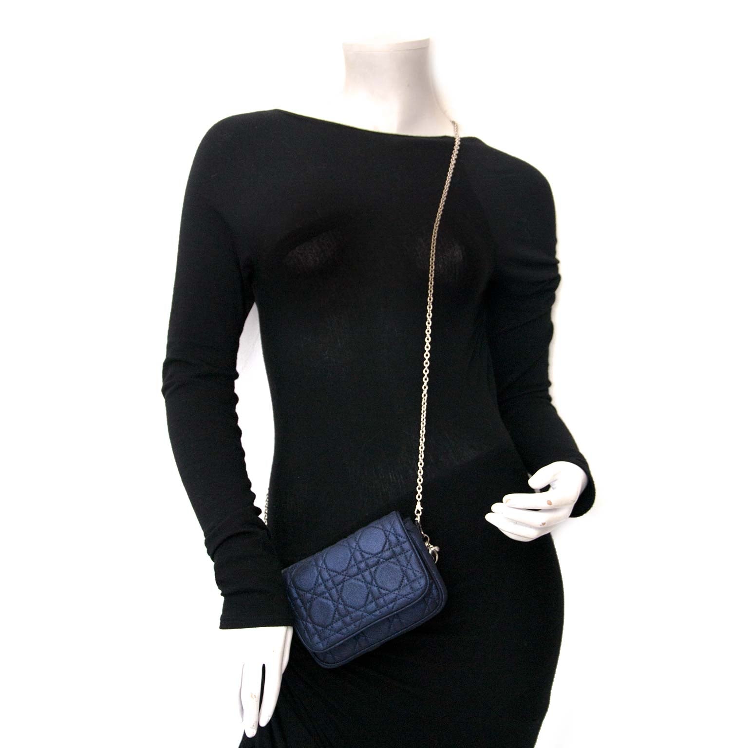 Dior Blue Metallic Crossbody Bag Buy authentic designer Dior secondhand bags at Labellov at the best price. Safe and secure shopping. Koop tweedehands authentieke Dior tassen bij designer webwinkel labellov.