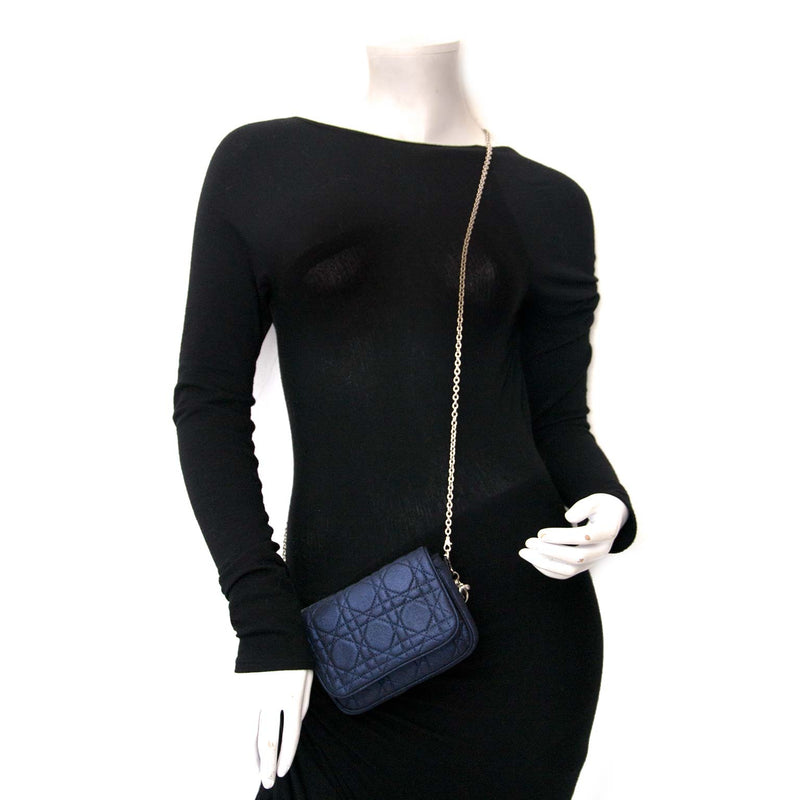 Dior Blue Metallic Crossbody Bag Buy authentic designer Dior secondhand bags at Labellov at the best price. Safe and secure shopping. Koop tweedehands authentieke Dior tassen bij designer webwinkel labellov.