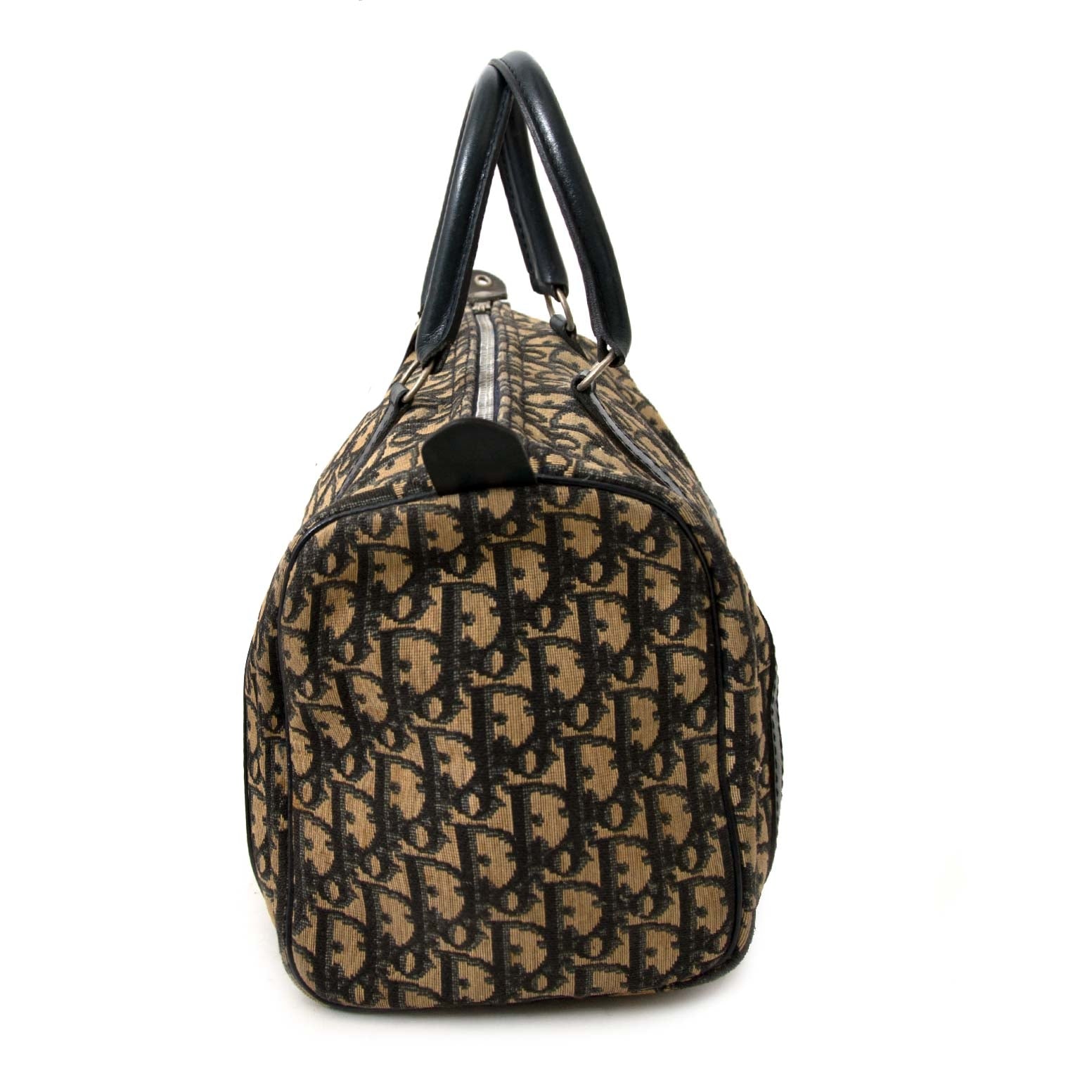 Bent u op zoek naar een authentiek exemplaar van de Christian Dior Monogram Logo Boston Duffle Bag ?