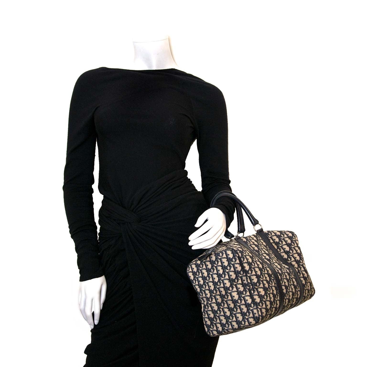 Koop en verkoop authentieke designer stukken zoals Dior Blue Monogram Boston Handbag