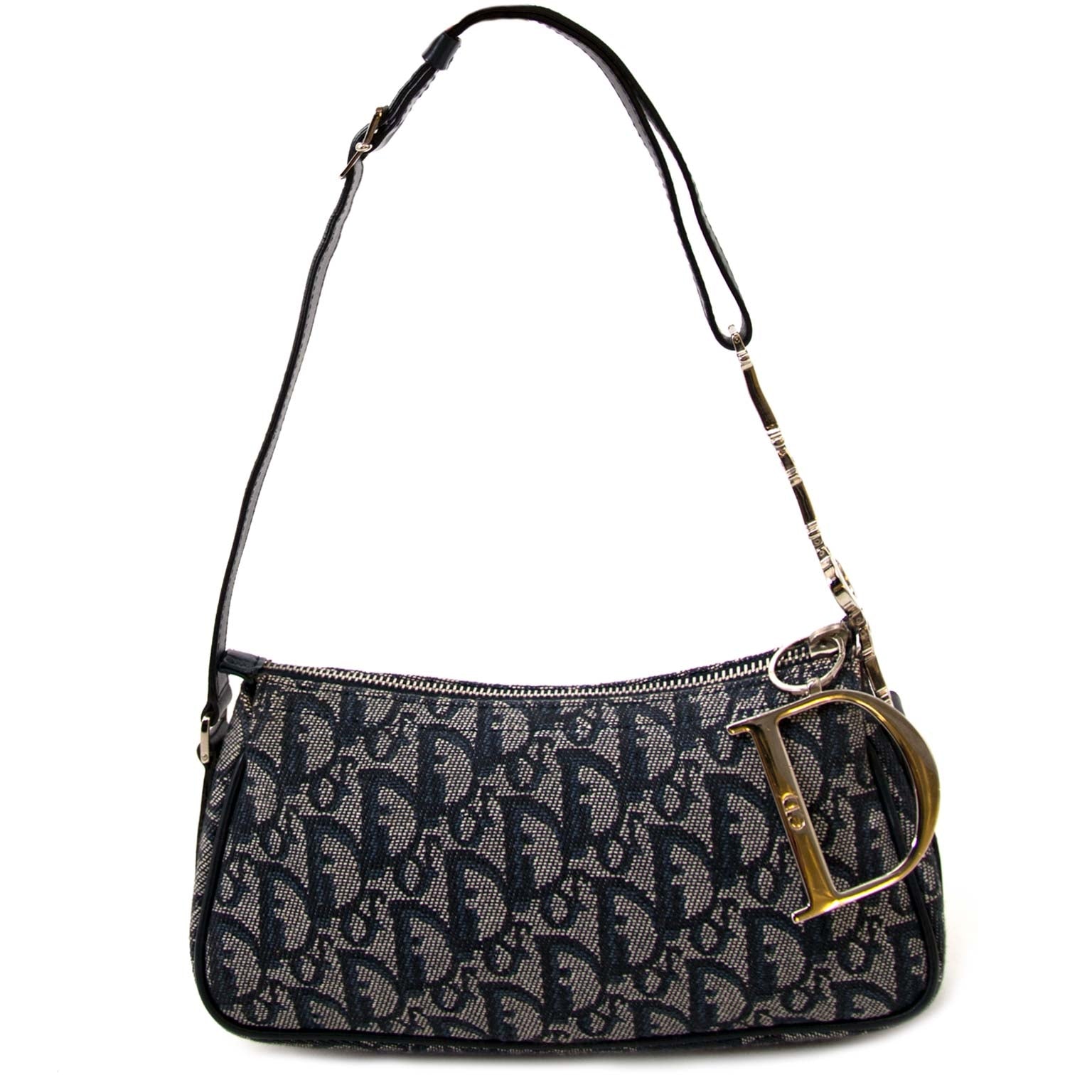 koop veilig online tegen de beste prijs Christian Dior Navy Monogram Denim Charm Pochette Bag