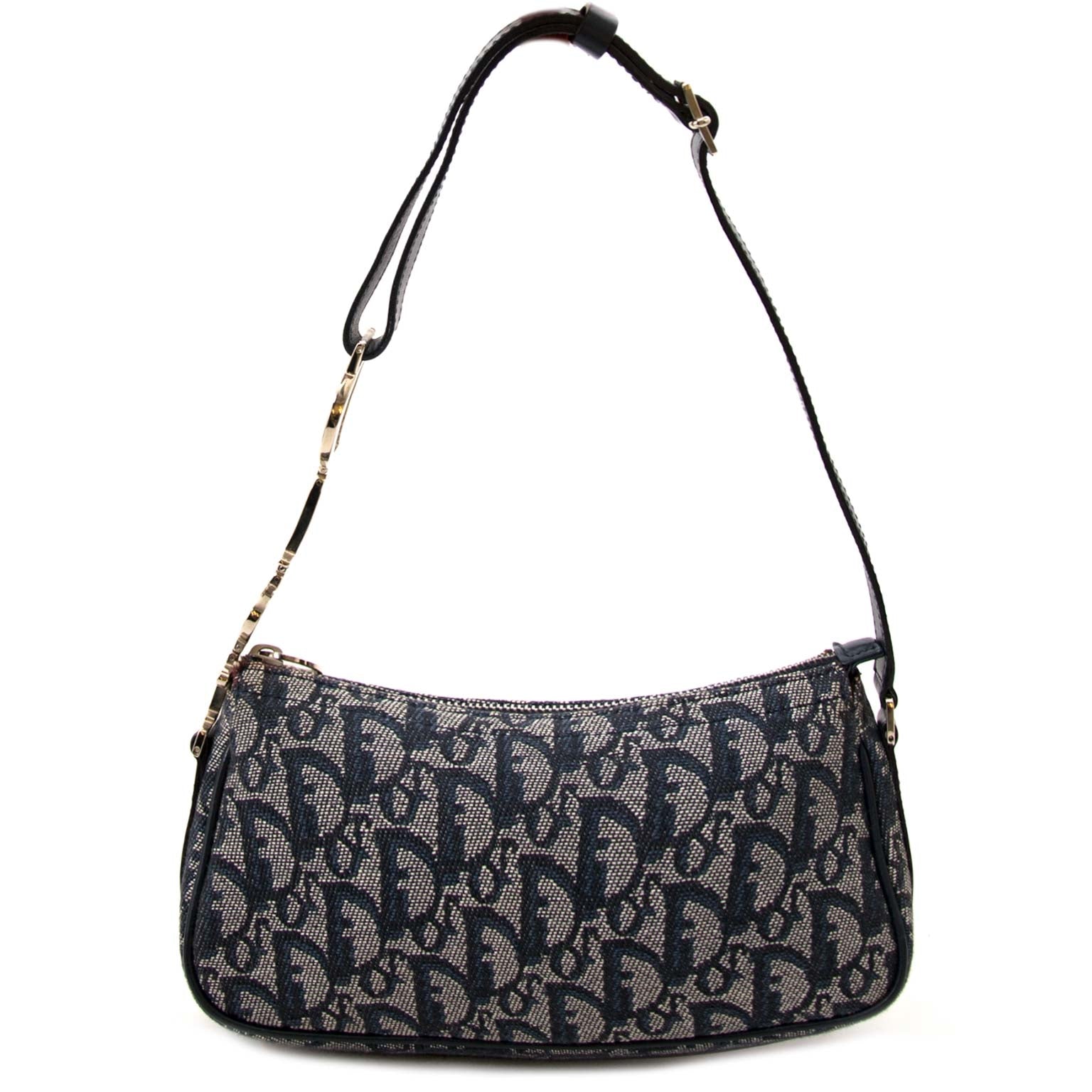 koop online authentieke Christian Dior Navy Monogram Denim Charm Pochette Bag aan de beste prijs tweedehands