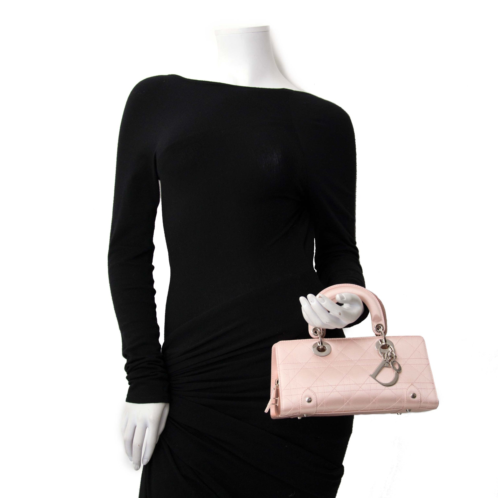 Dior Lady Dior East West Pink Satin Handbag kopen en verkopen bij Labellov in Antwerpen