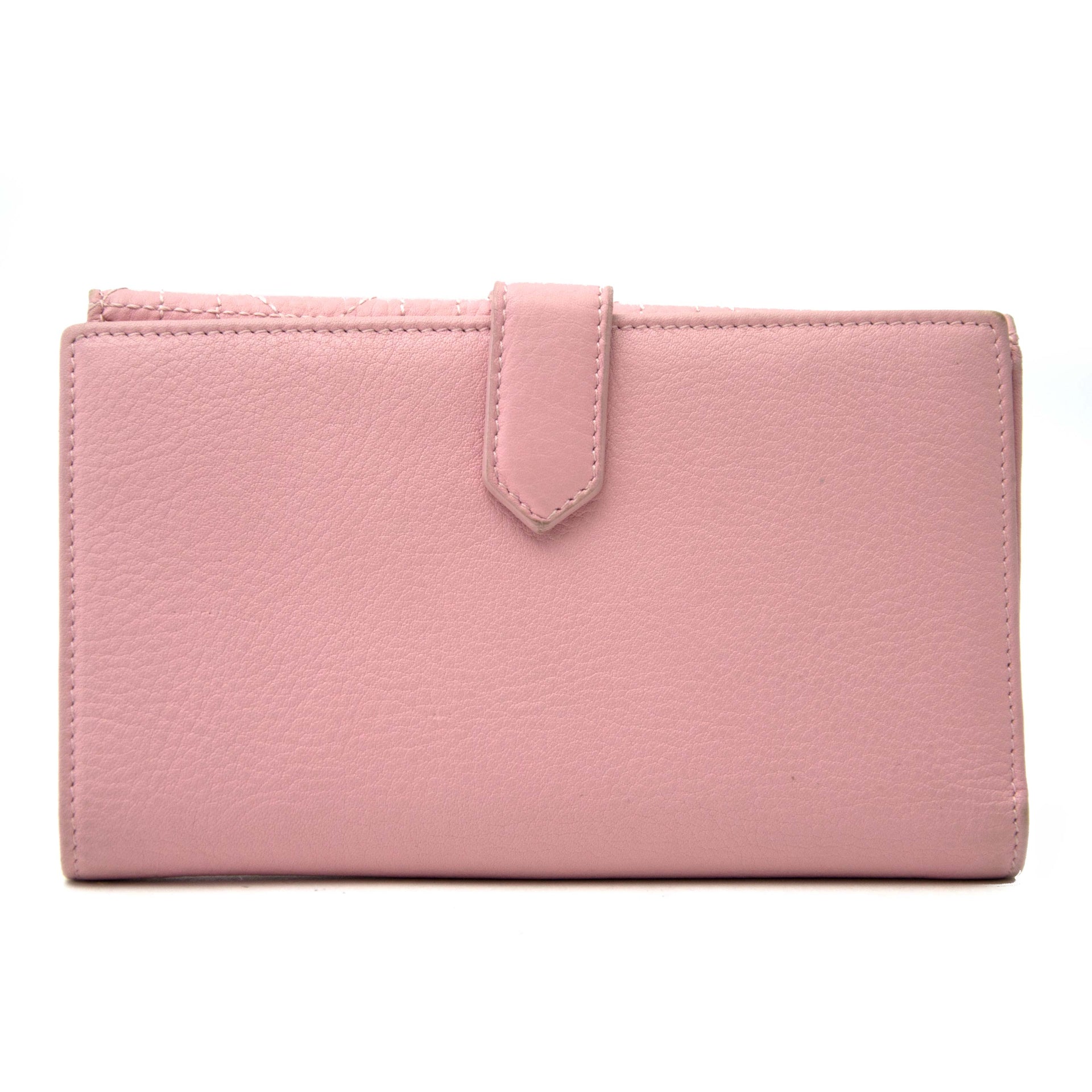 Buy vintage Dior wallets in good condition on labellov.com