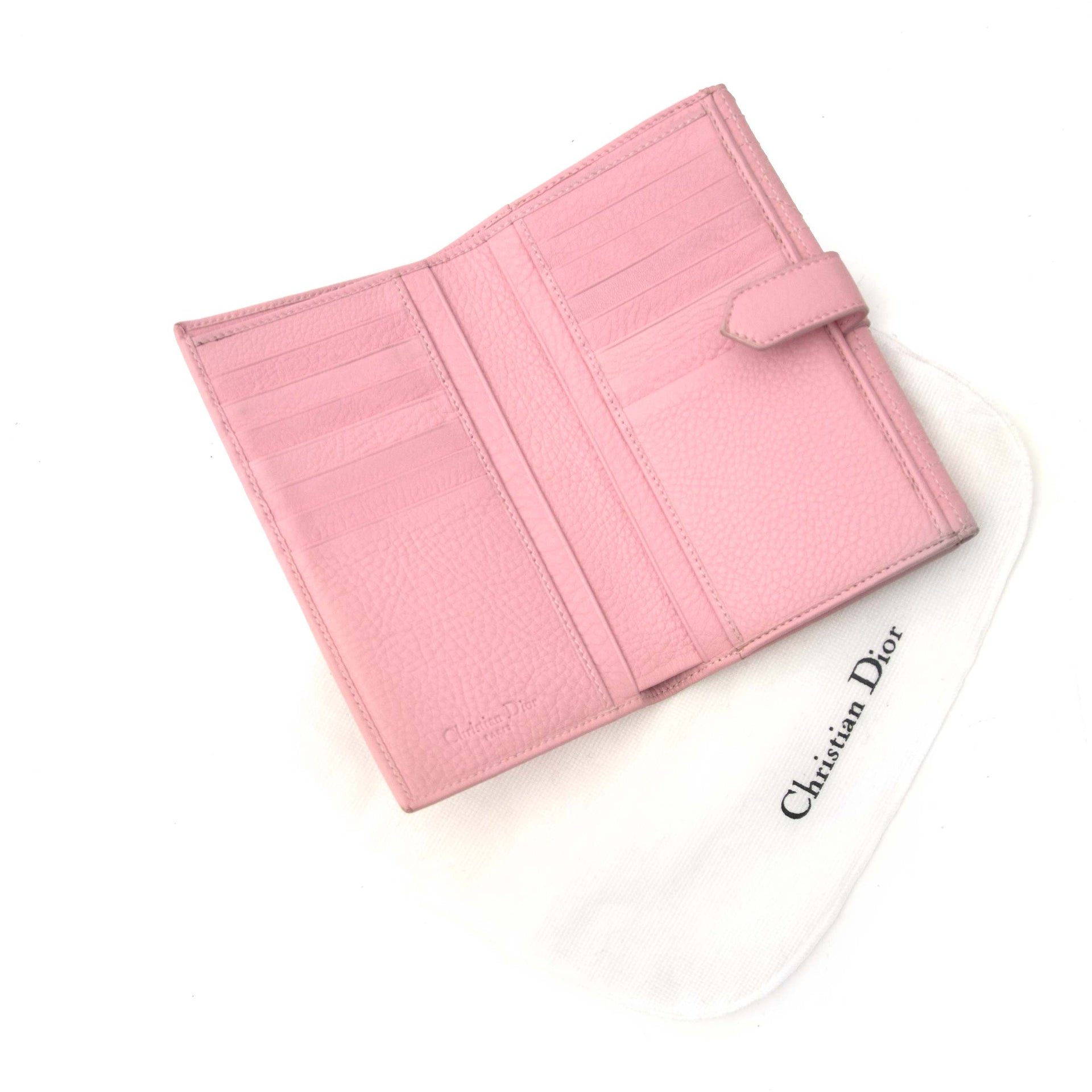 Buy now this beautiful wallet from Dior on labellov.com