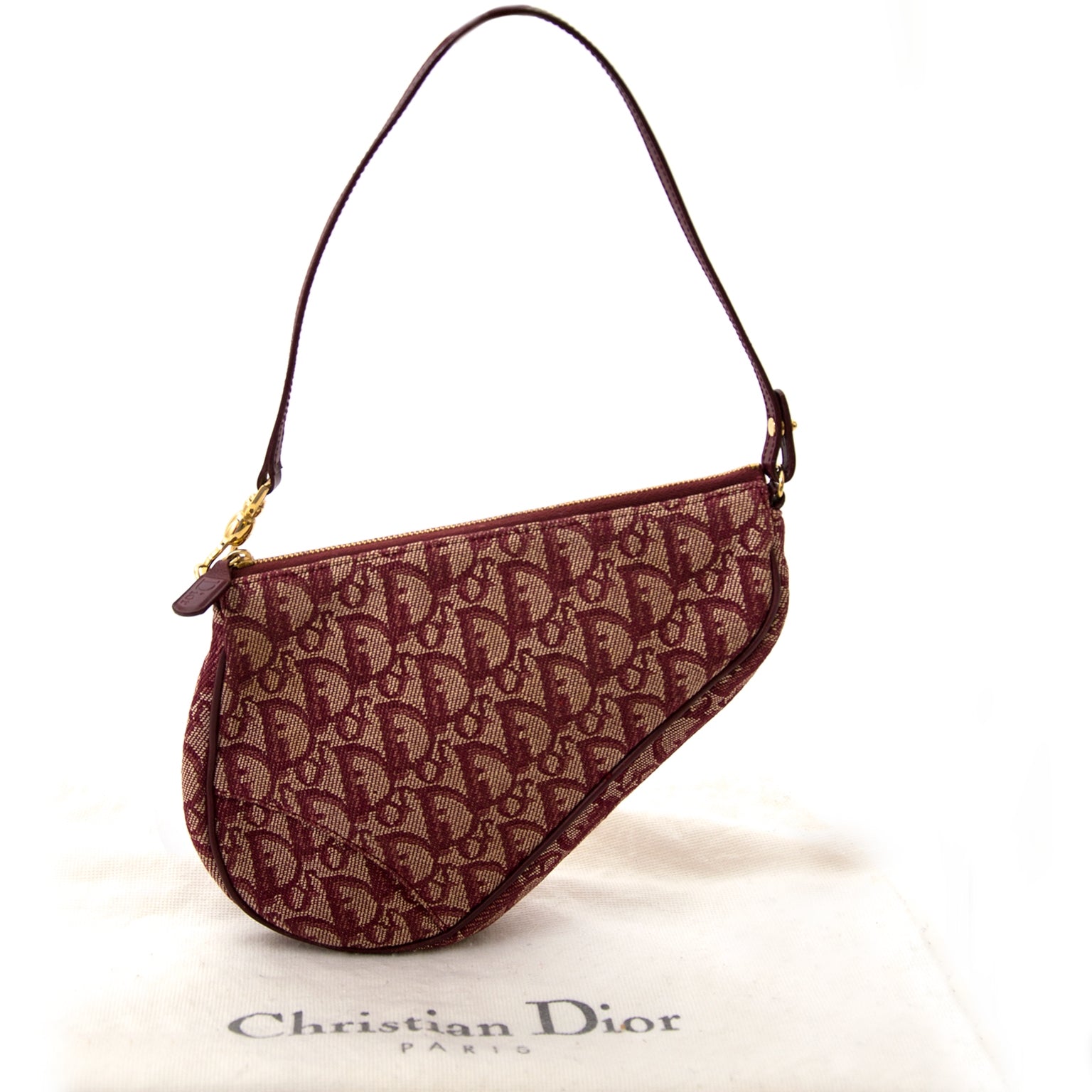 Buy and sell secondhand luxury goods at Labellov