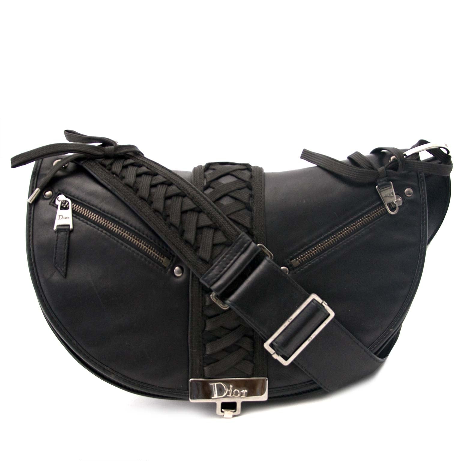 Dior Black Leather Saddle Bag Buy authentic designer Dior secondhand bags at Labellov at the best price. Safe and secure shopping. Koop tweedehands authentieke Dior tassen bij designer webwinkel labellov.