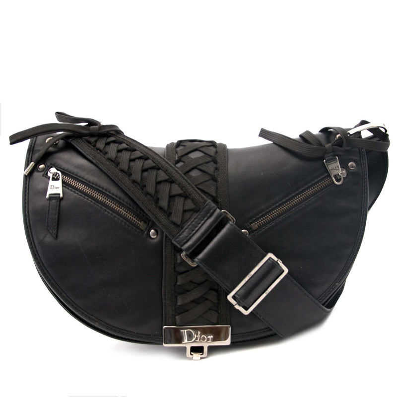 Dior Black Leather Saddle Bag Buy authentic designer Dior secondhand bags at Labellov at the best price. Safe and secure shopping. Koop tweedehands authentieke Dior tassen bij designer webwinkel labellov.