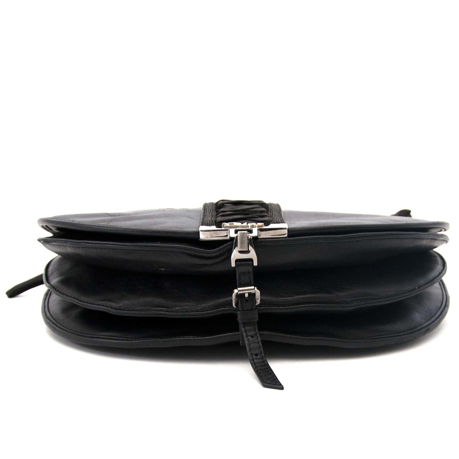 Dior Black Leather Saddle Bag Buy authentic designer Dior secondhand bags at Labellov at the best price. Safe and secure shopping. Koop tweedehands authentieke Dior tassen bij designer webwinkel labellov.