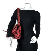 achetez Dior Red Gaucho Saddle Bag chez labellov pour le meilleur prix