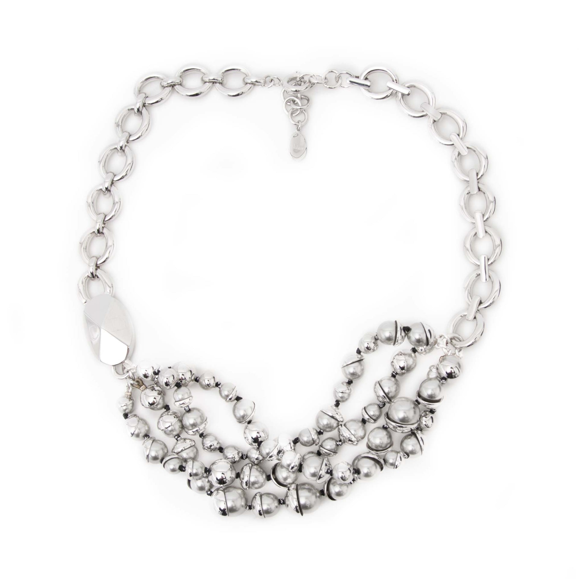 Buy your exuberant Dior Silver Toned Pearls Necklace for the best price at Labellov