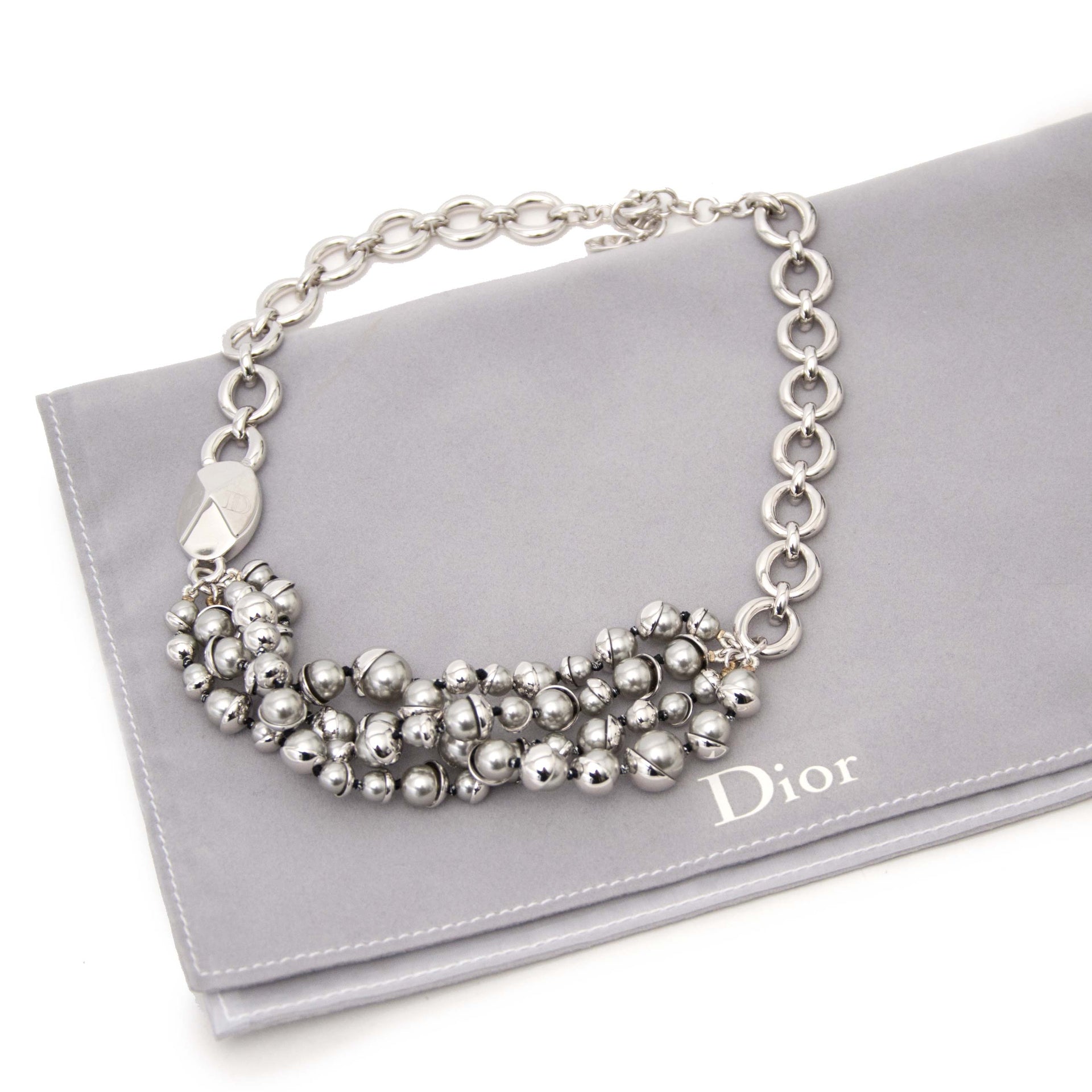 Zilveren Christian Dior ketting kopen doet u bij Labellov in Antwerpen