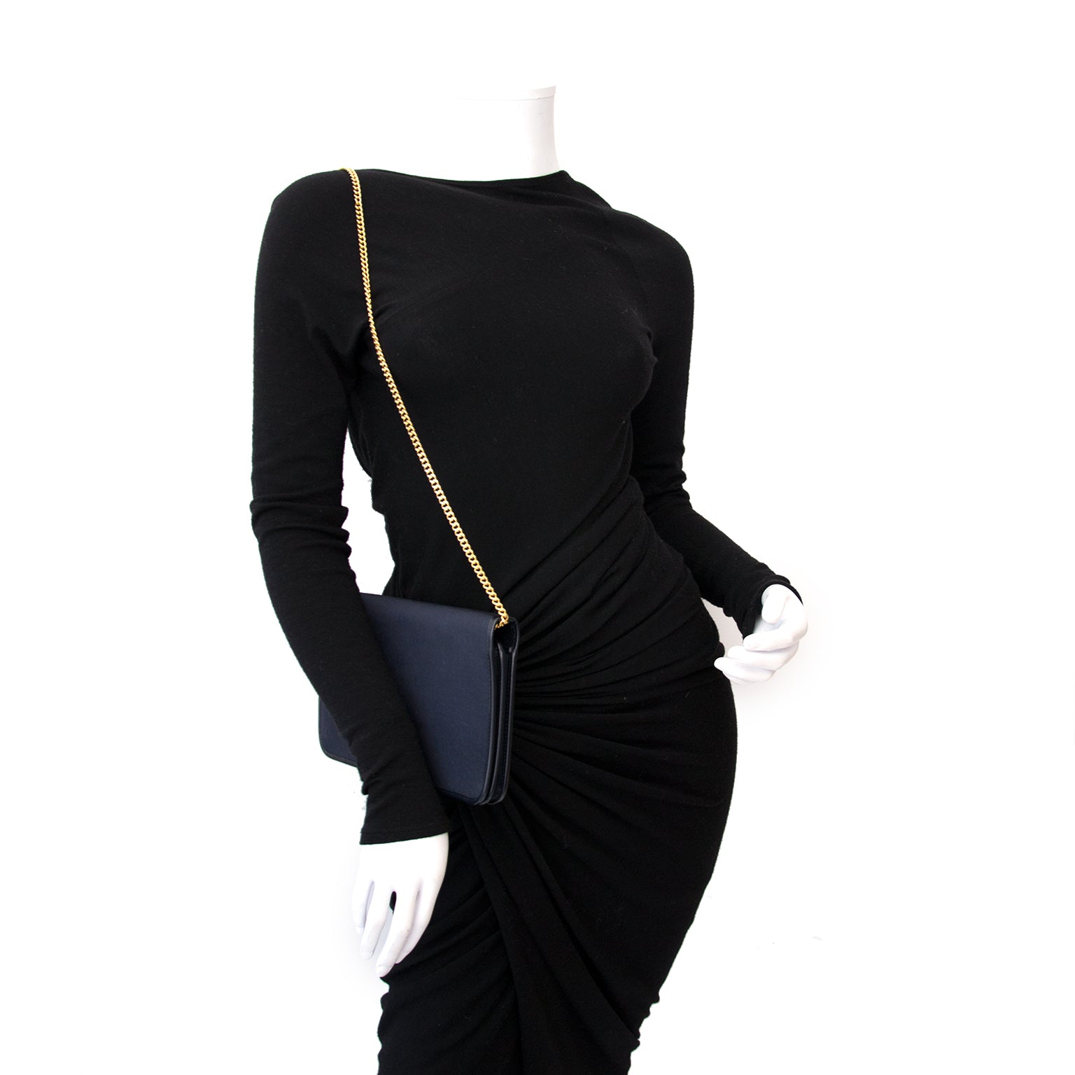 Dior Clutch Avec Ceinture D'Or en ligne chez labellov.com pour le meilleur prix.