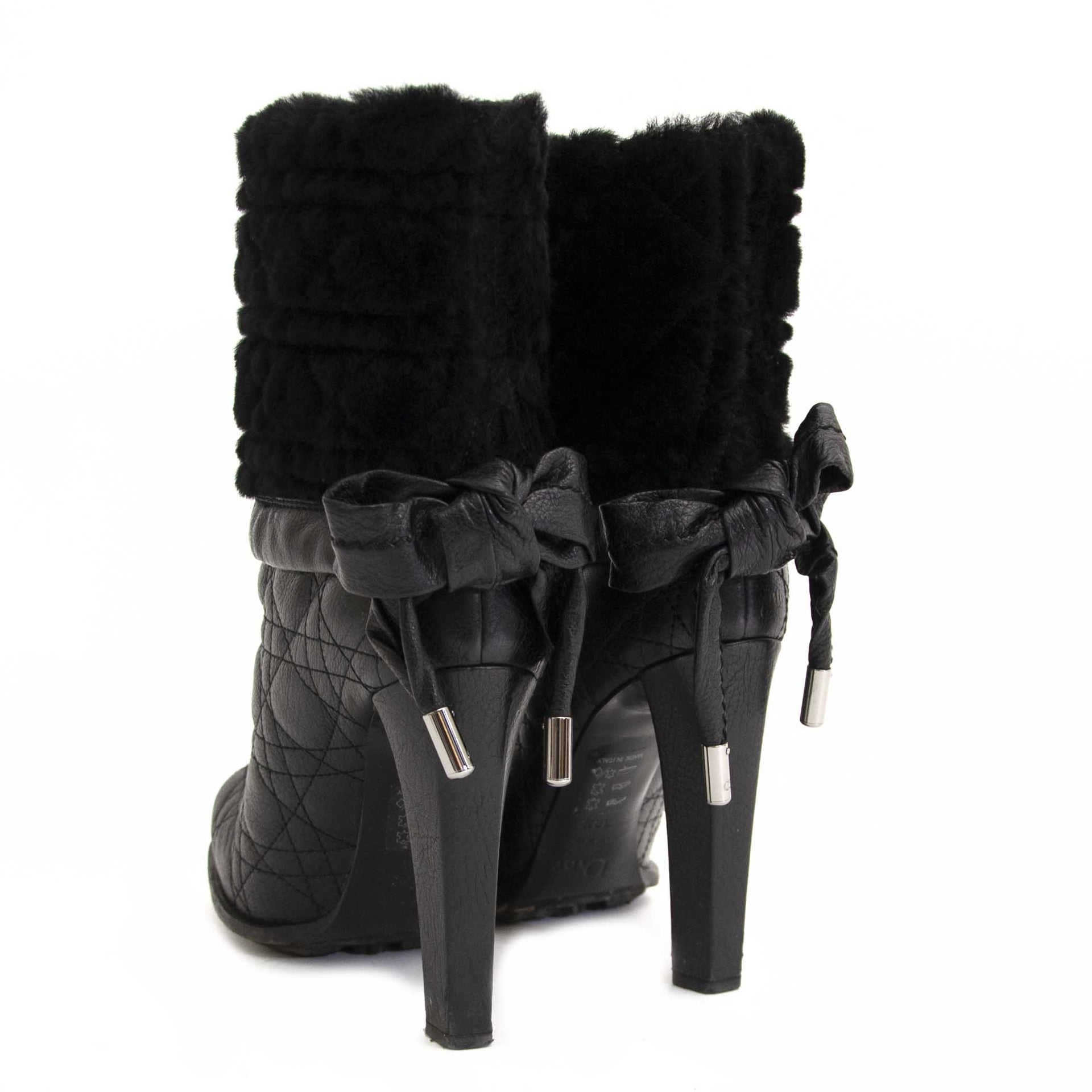Authentieke tweedehands Dior Heeled Quilted Boots Fur shop online LabelLOV
