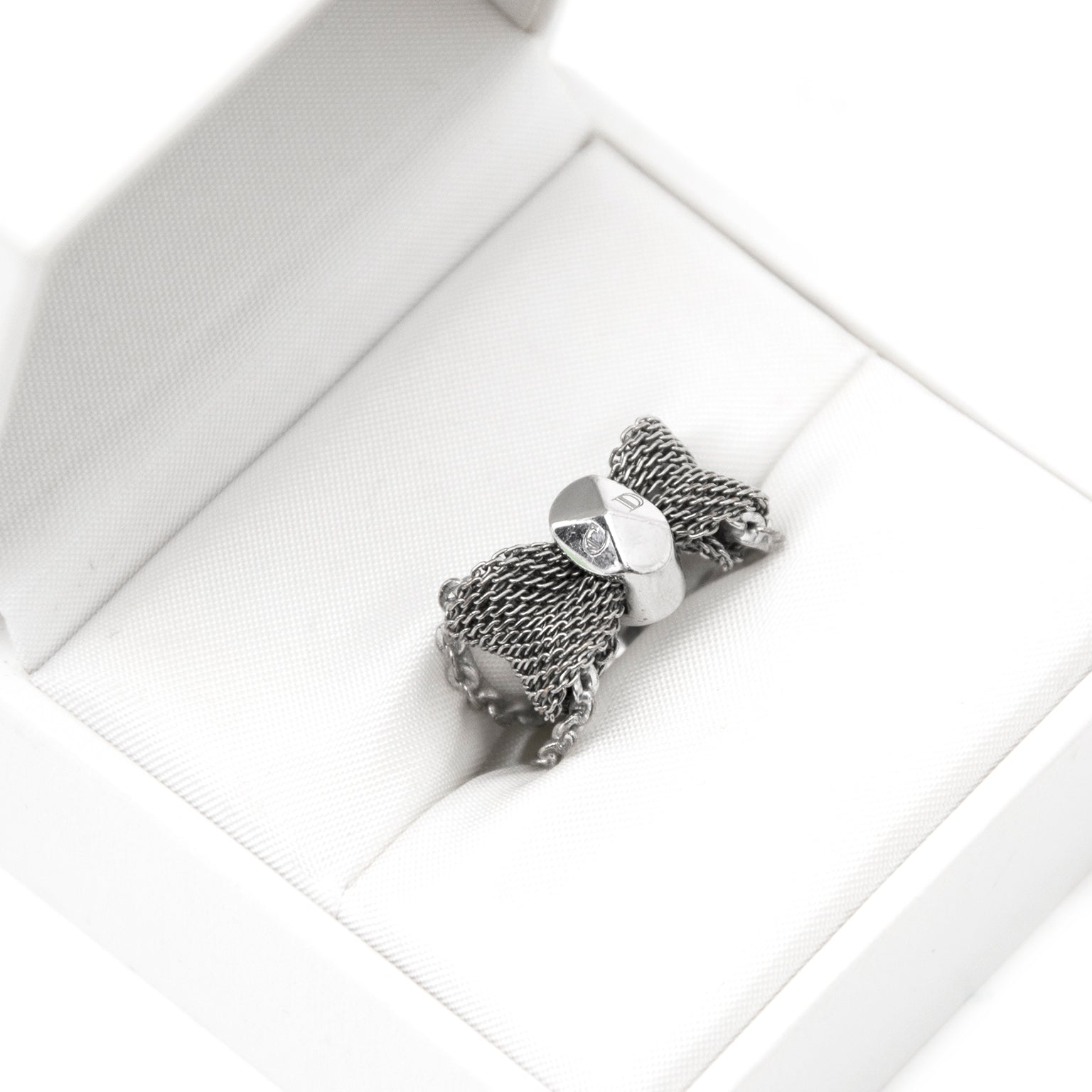 Achetez Dior Metallic Silver Ring en linge chez Labellov.com