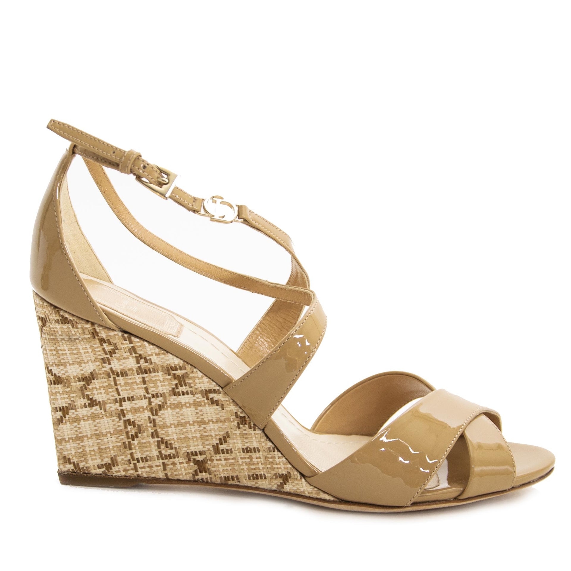 Christian Dior Nude Wedge Sandals - 37,5 (Labellov) For the best price at LabelLov. Pour le meilleur prix à LabelLOV. Voor de beste prijs bij LabelLOV.