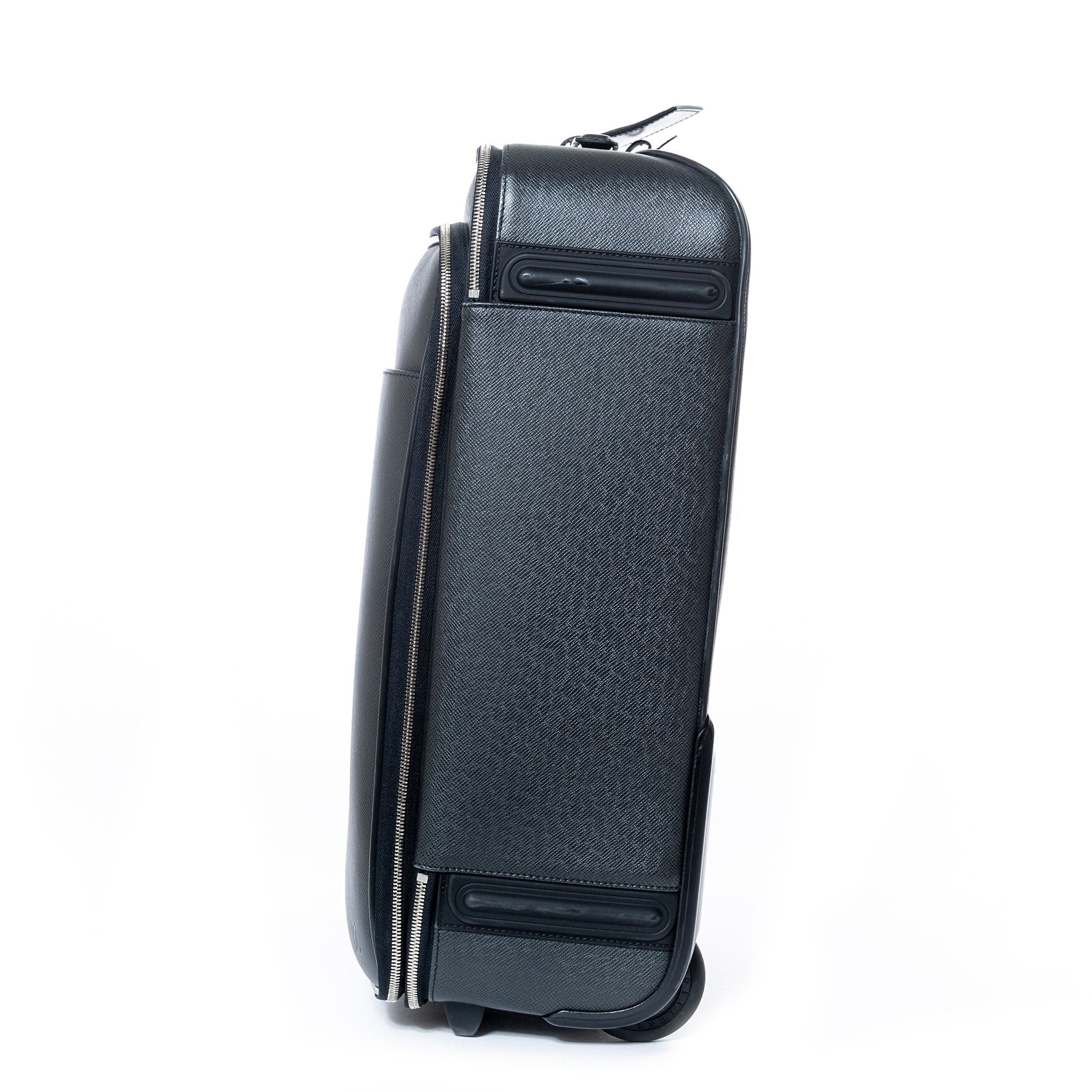Buy secondhand Louis Vuitton luggage at Labellov Antwerp at a fair price