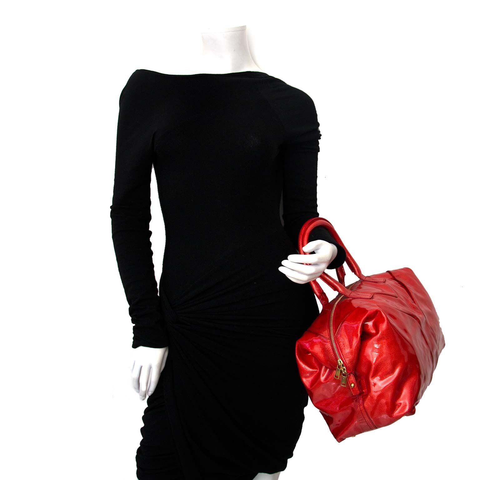 Buy your YSL easy medium patent bag online at Labellov