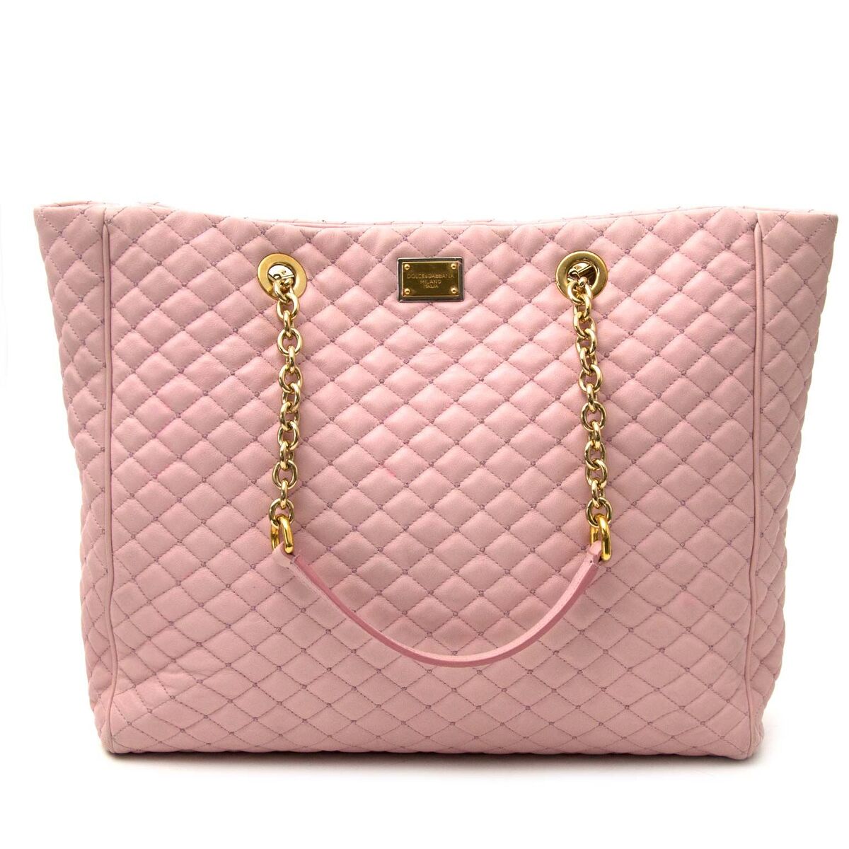 Buy an authentic secondhand Dolce & Gabbana quilted shoulder bag in soft pink at the right price at LabelLOV vintage webshop. Safe and secure online shopping.